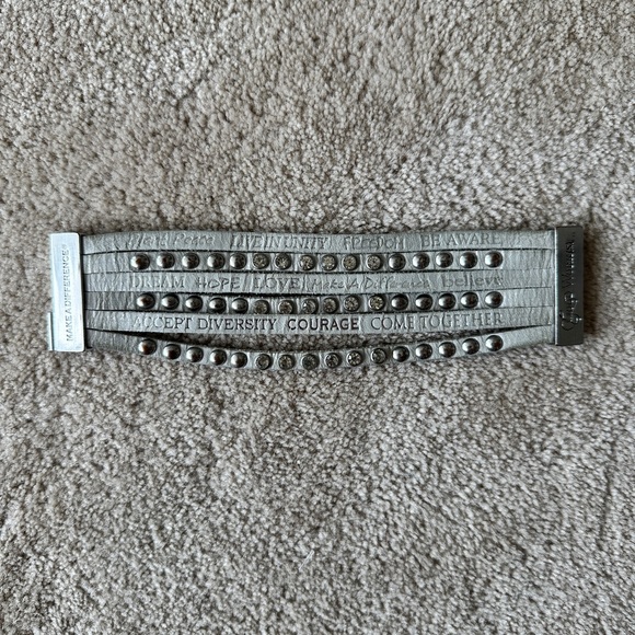 Good Works make a Difference leather bracelet - Picture 2 of 9